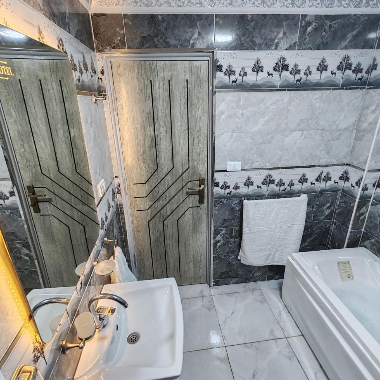 Del Cileo Great Hotel Кайро Екстериор снимка